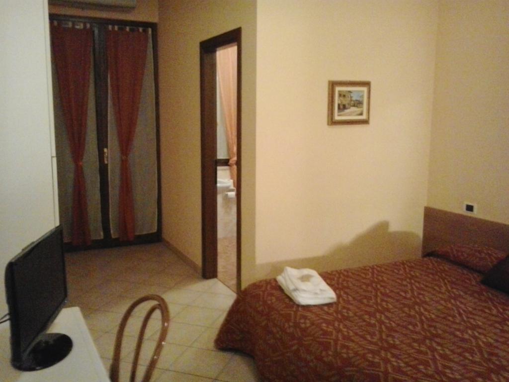 Trattoria Milani Hotel Lonato Kamer foto